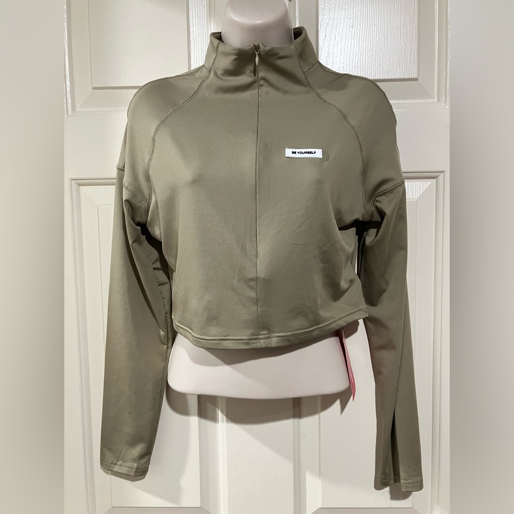 Shein NWT…woman size large US 8-10 Icon cropped top